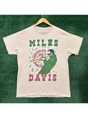 Miles Davis Venus de Milo Jazz Trumpet Icon T-Shirt Size Medium